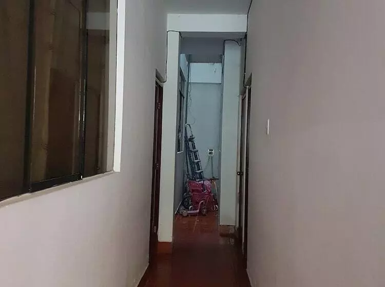 پانسیون Hospedaje Puriq   Hostel