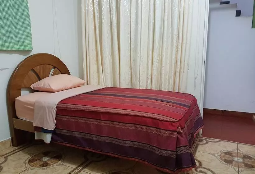 پانسیون Hospedaje Puriq   Hostel