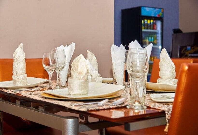 Signature By Royalty