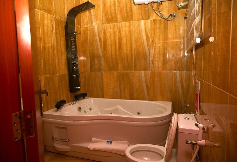 Signature By Royalty