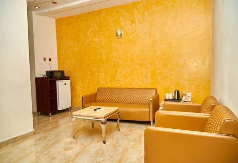 Signature By Royalty