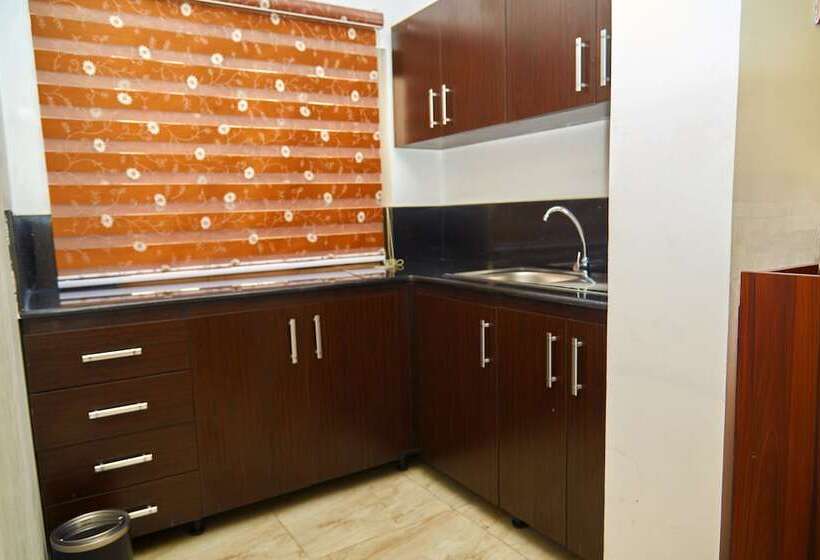 Signature By Royalty