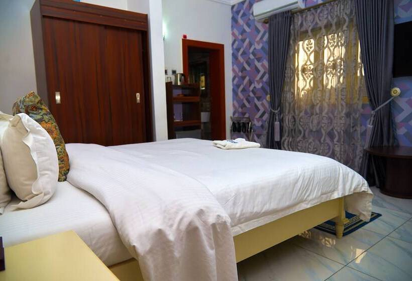 Signature By Royalty