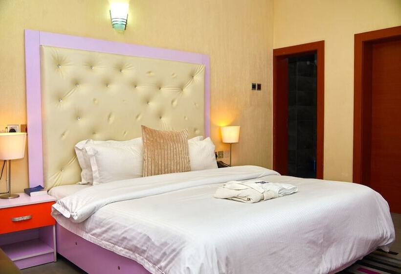 Signature By Royalty