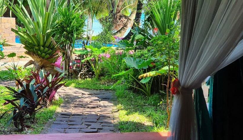 هتل Ravoraha Ecolodge