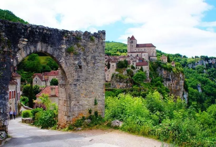 Hotelli Hôtel Les Gabarres