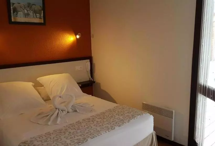 Hotelli Hôtel Les Gabarres