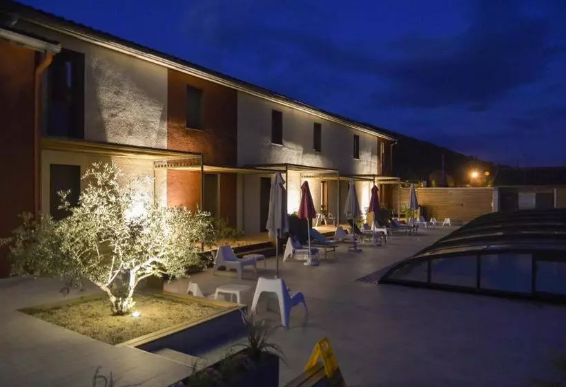 Hotelli Hôtel Les Gabarres