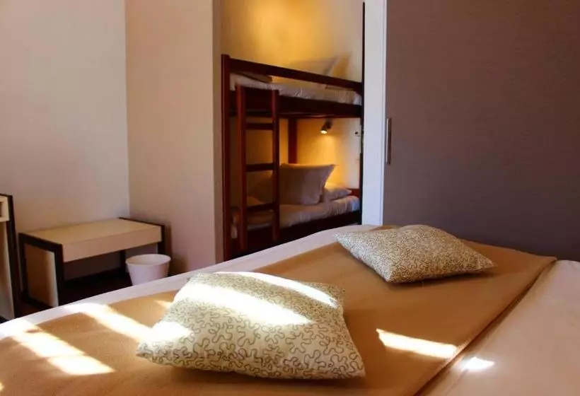 Hotelli Hôtel Les Gabarres