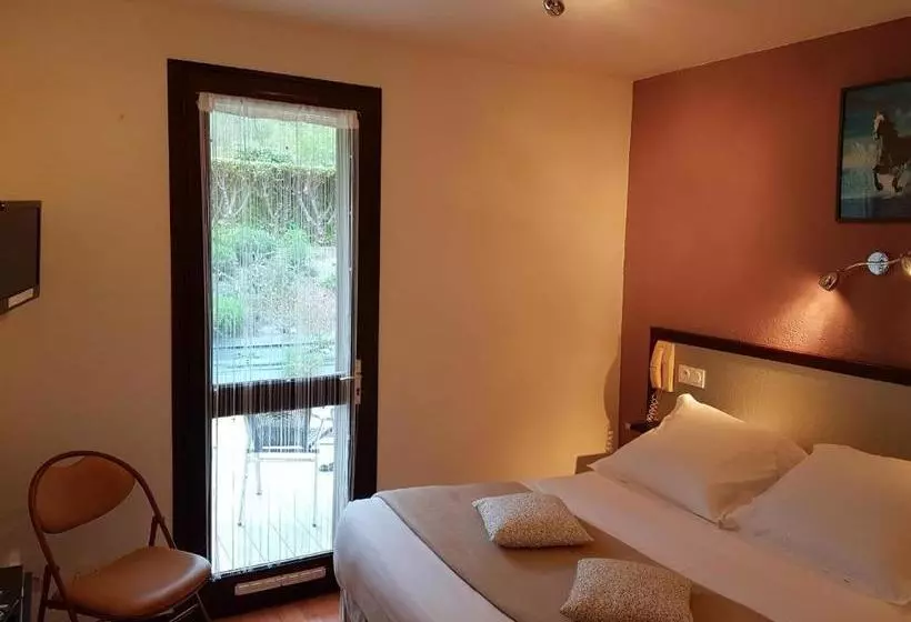 Hotelli Hôtel Les Gabarres