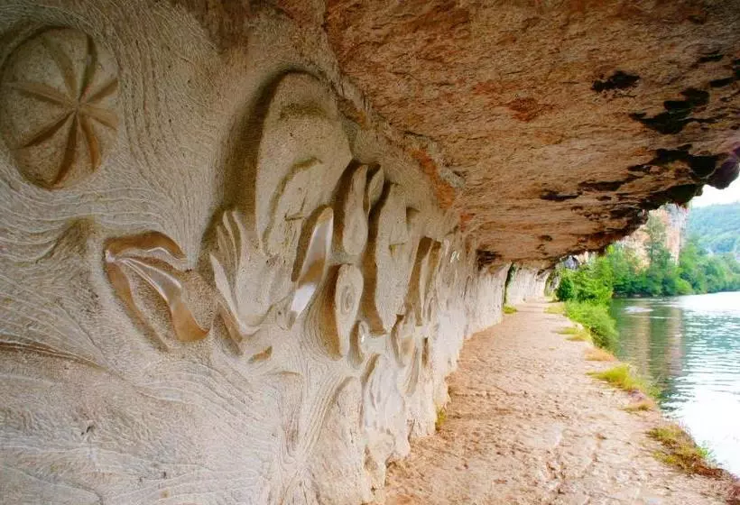 Hotelli Hôtel Les Gabarres