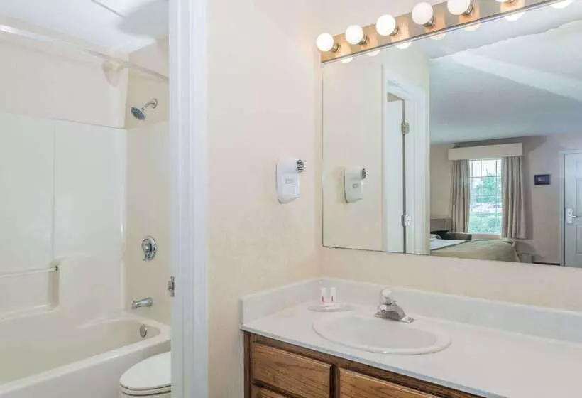 ホテル Baymont By Wyndham Valdosta At Valdosta Mall