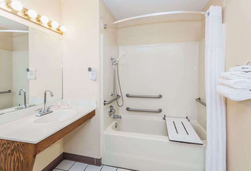 هتل Baymont By Wyndham Valdosta At Valdosta Mall