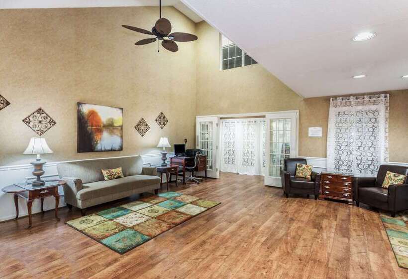 هتل Baymont By Wyndham Valdosta At Valdosta Mall