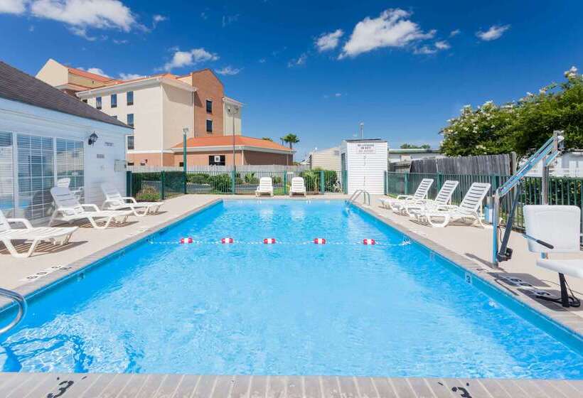 فندق Baymont By Wyndham Waycross