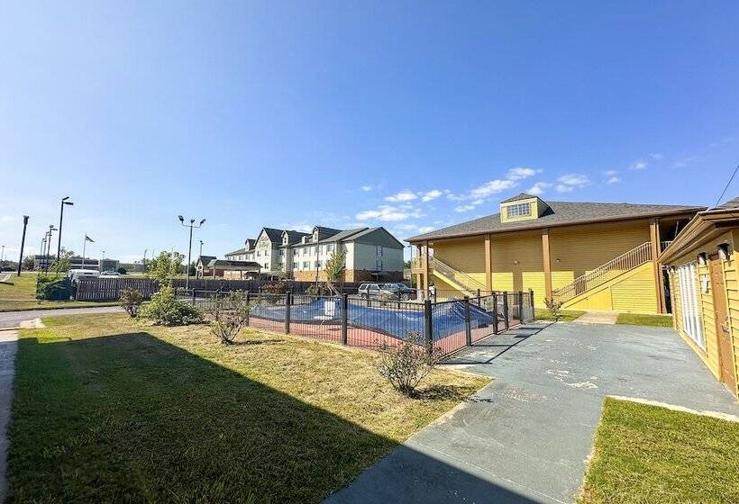 Отель Bonita Lakes Inn By OYO Meridian