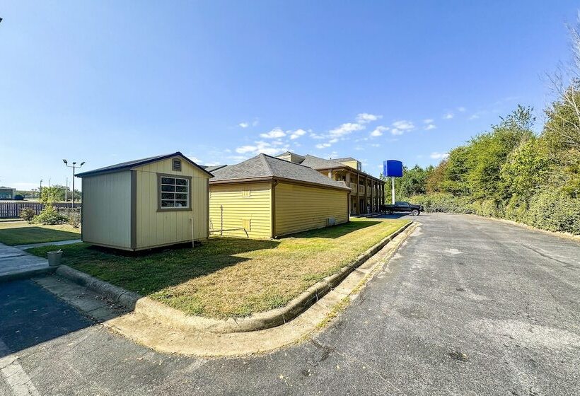 Отель Bonita Lakes Inn By OYO Meridian