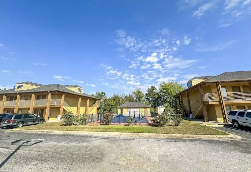 酒店 Bonita Lakes Inn By OYO Meridian