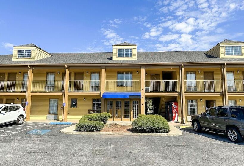 Отель Bonita Lakes Inn By OYO Meridian