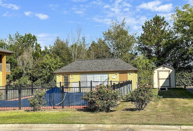 Отель Bonita Lakes Inn By OYO Meridian