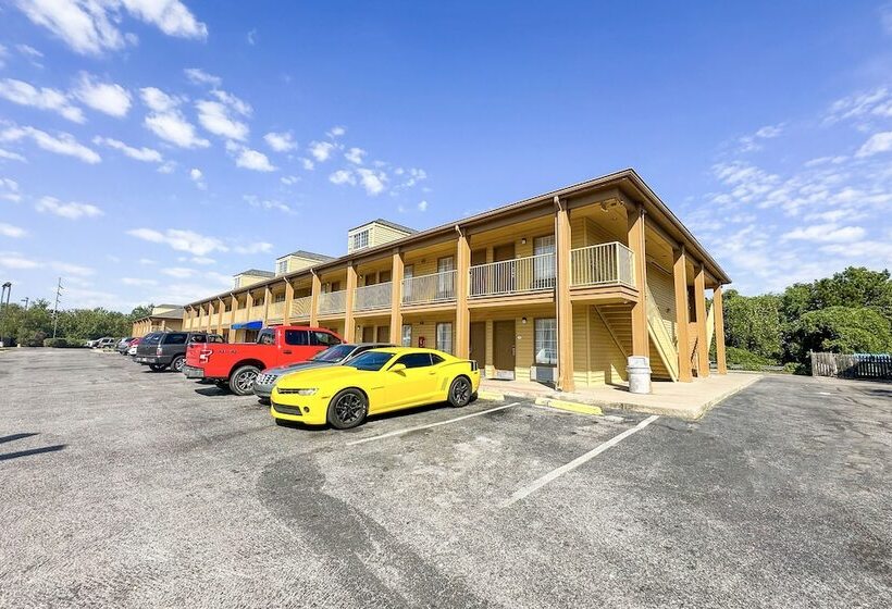 Отель Bonita Lakes Inn By OYO Meridian