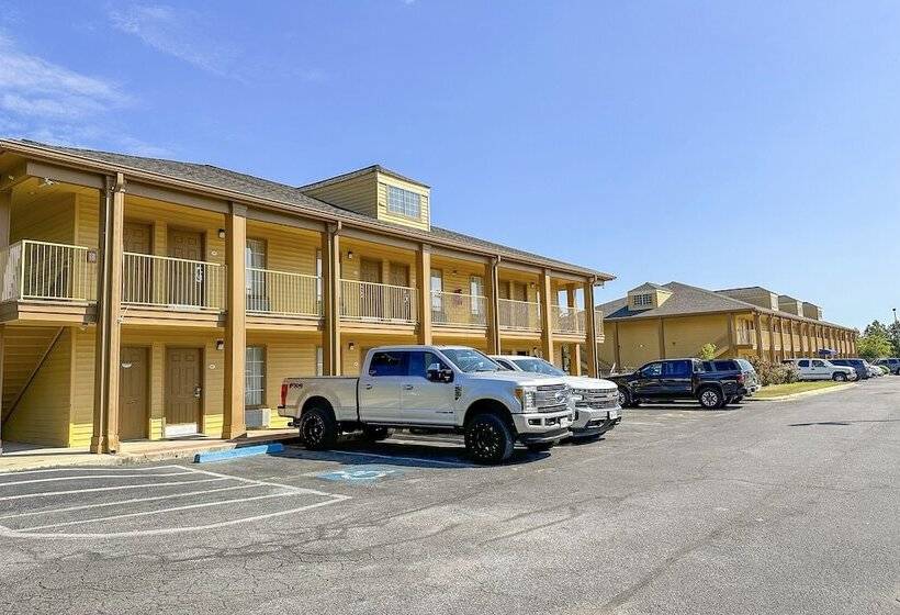 Отель Bonita Lakes Inn By OYO Meridian