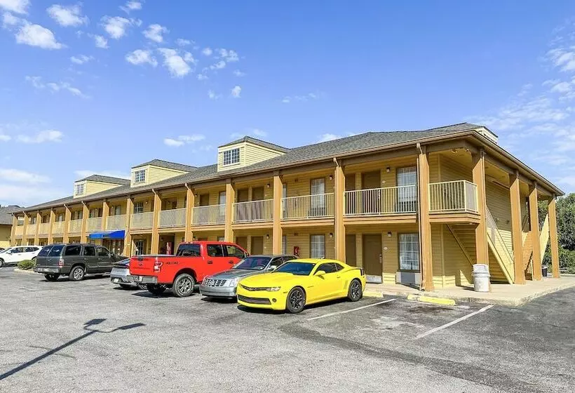 酒店 Bonita Lakes Inn By OYO Meridian