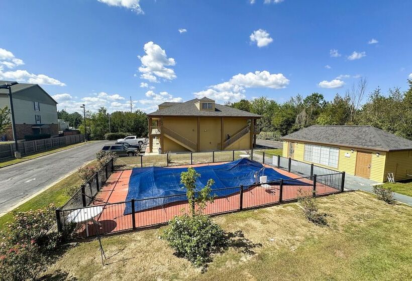 Отель Bonita Lakes Inn By OYO Meridian