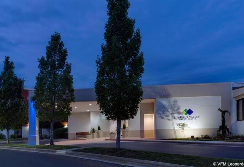 فندق Holiday Inn Express Wilkesboro By Ihg