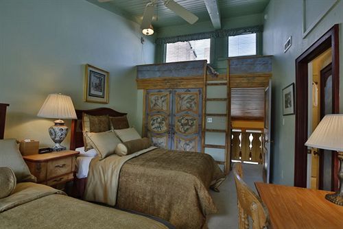 Hotel Interlude Condominiums By Laurelwood