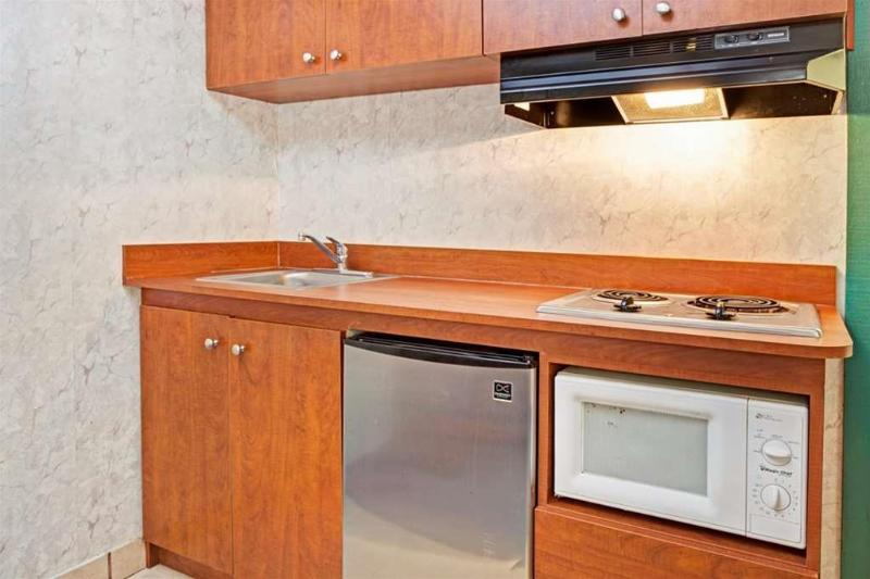 Отель Knights Inn Monroe MI