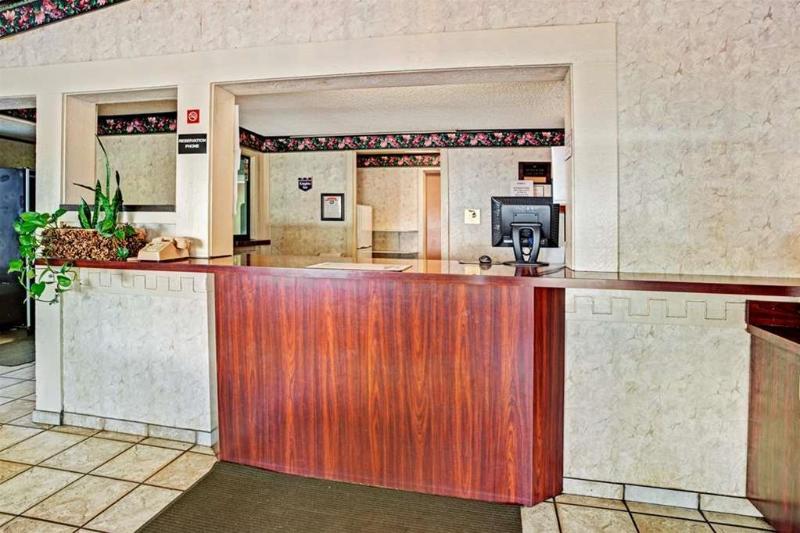 Отель Knights Inn Monroe MI