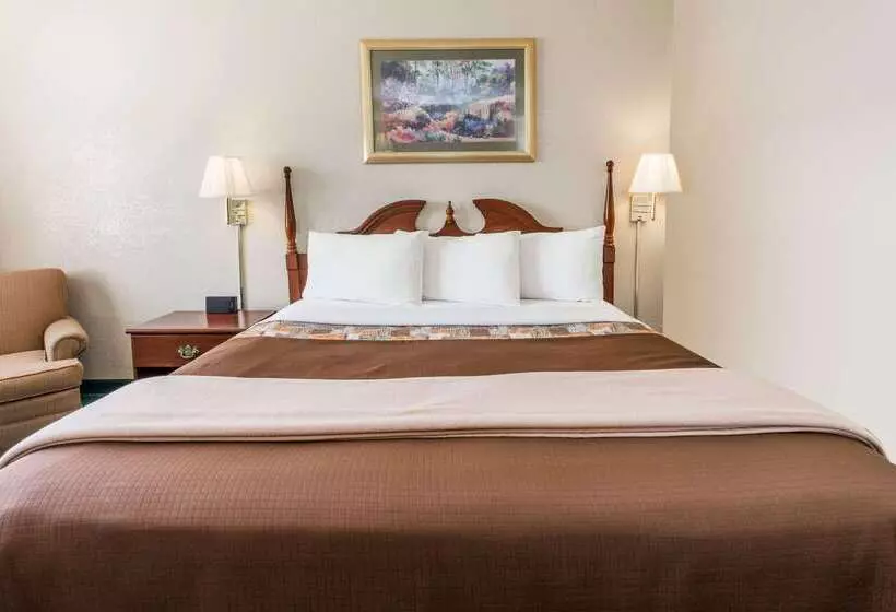 酒店 Knights Inn Peru