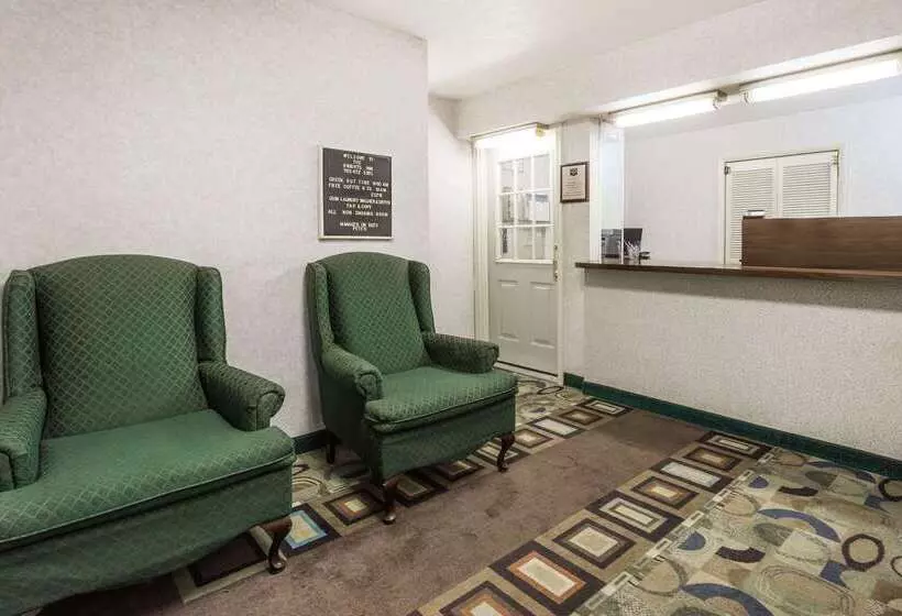 酒店 Knights Inn Peru