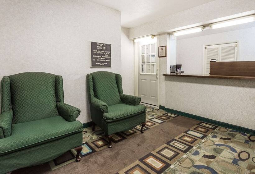 酒店 Knights Inn Peru