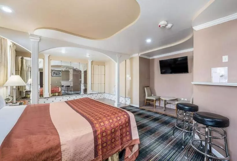 Отель Knights Inn Trevose