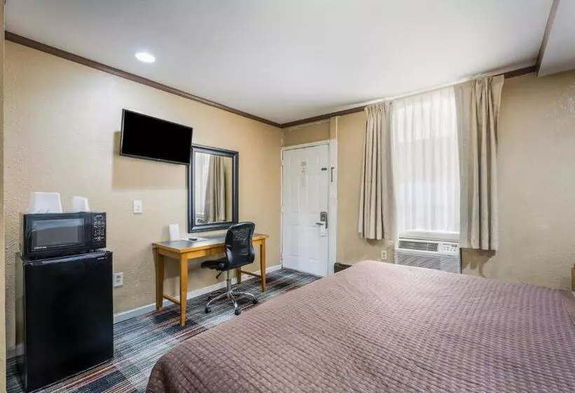 Отель Knights Inn Trevose