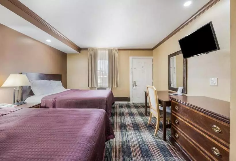 Отель Knights Inn Trevose