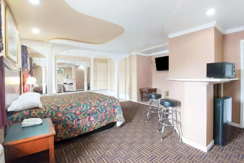 Отель Knights Inn Trevose