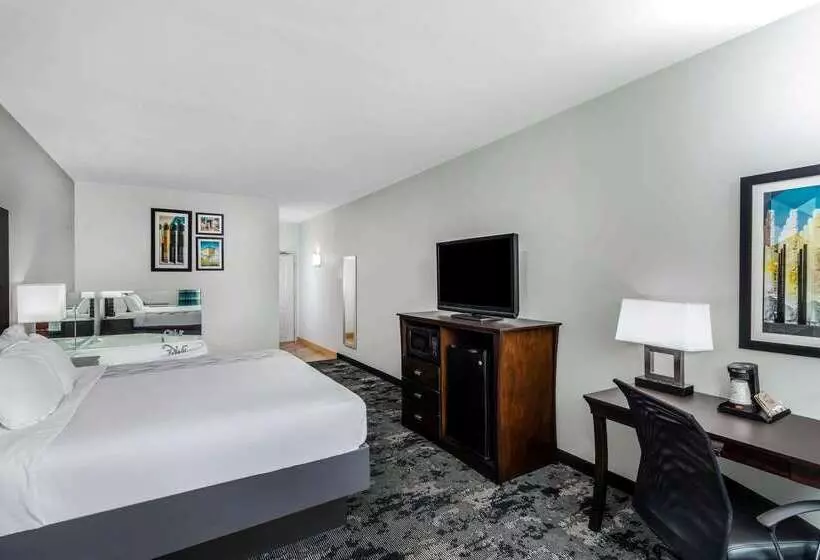 Отель La Quinta By Wyndham Columbus   Edinburgh