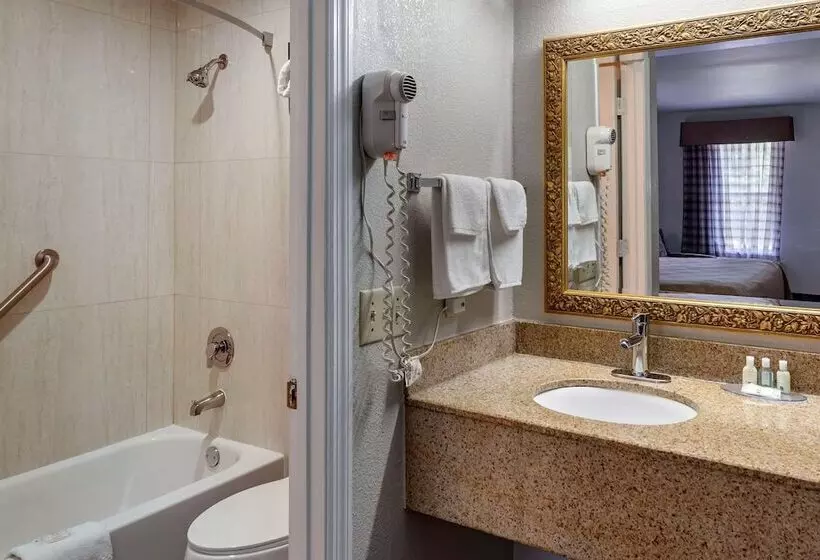 호텔 Quality Inn Covington