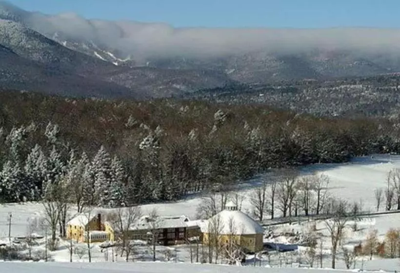 Отель The Inn At Round Barn Farm