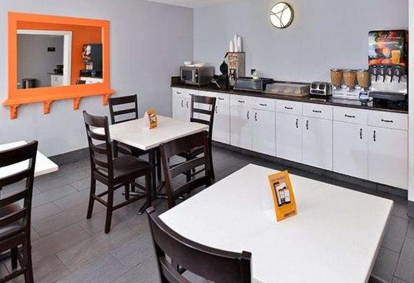 فندق على الطريق Economy Stay And Suites Tacoma