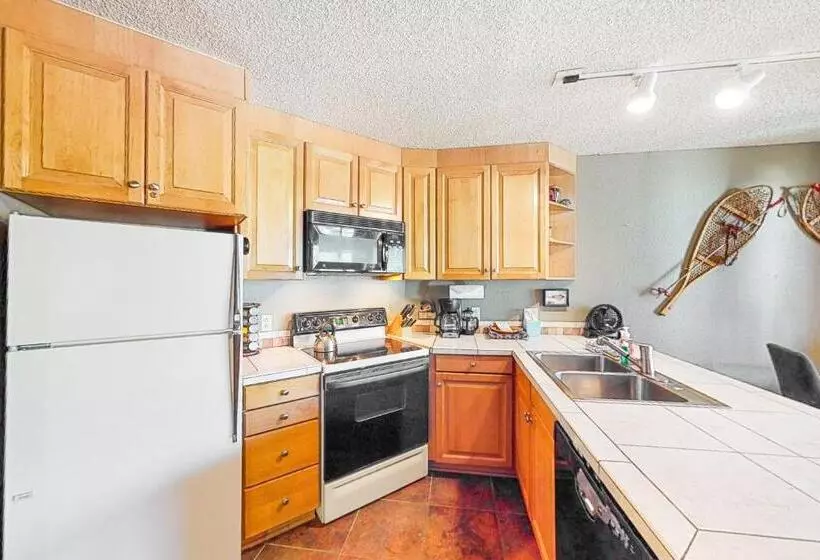 استراحتگاه Iron Horse Hideaway