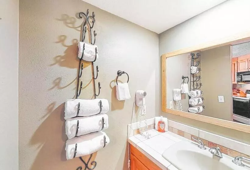 استراحتگاه Iron Horse Hideaway