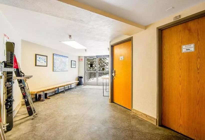 استراحتگاه Iron Horse Hideaway