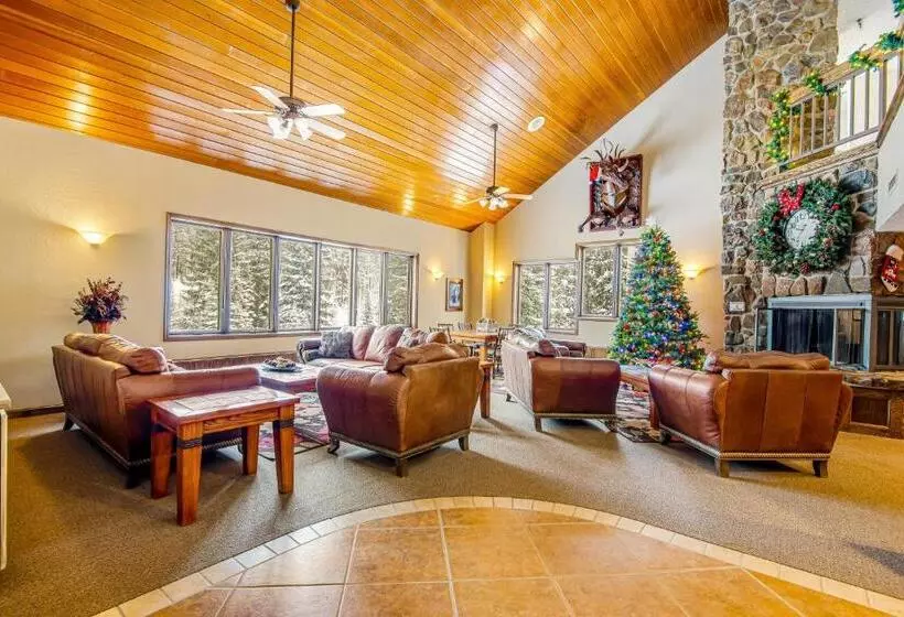 استراحتگاه Iron Horse Hideaway