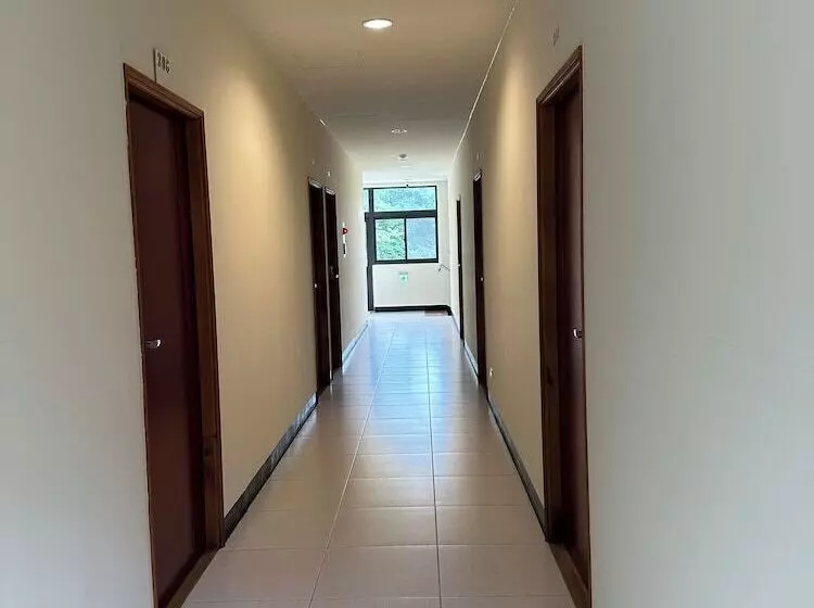 تختخواب و صبحانه Breeze Homestay