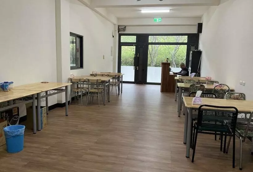 تختخواب و صبحانه Breeze Homestay