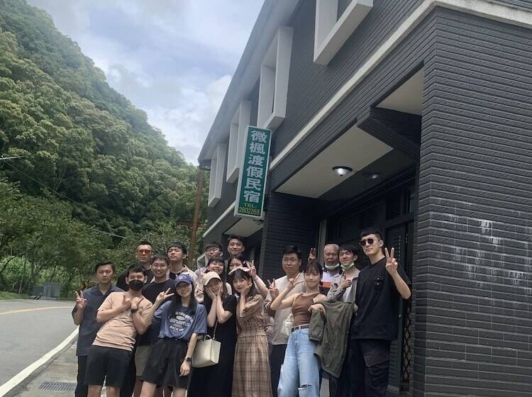 تختخواب و صبحانه Breeze Homestay